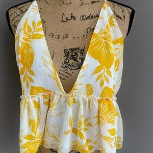 En crème flowy tank medium